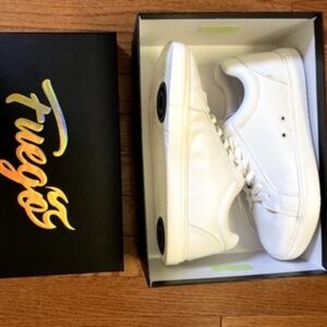 Fuego Dance Sneaker